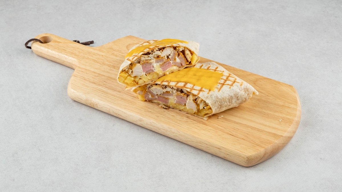 Le King — grilani French Tacos s piletinom, cordon bleu i rastopljenim raclette sirom
